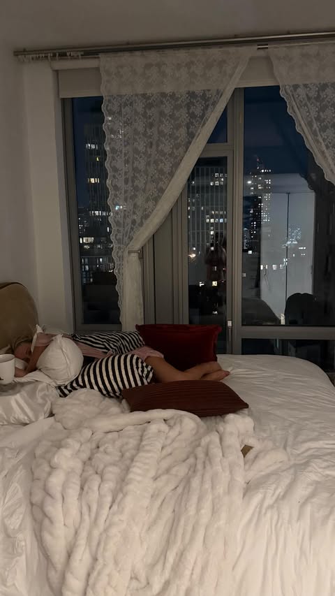 Instagram post by @alix_earle for Venmo. Caption reads: GRWM while I rack up rewards with Venmo Stash....