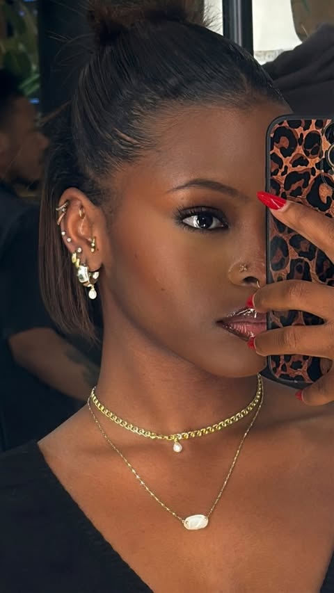 Instagram post by @iamkeween for Kendra Scott. Caption reads: [...] ? I don't know her :) • #giftfromkendrascott....