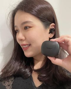 Instagram post by @cwynns for Belkin. Caption reads: My recent favorite earbuds Belkin SOUNDFORM™ Rise....