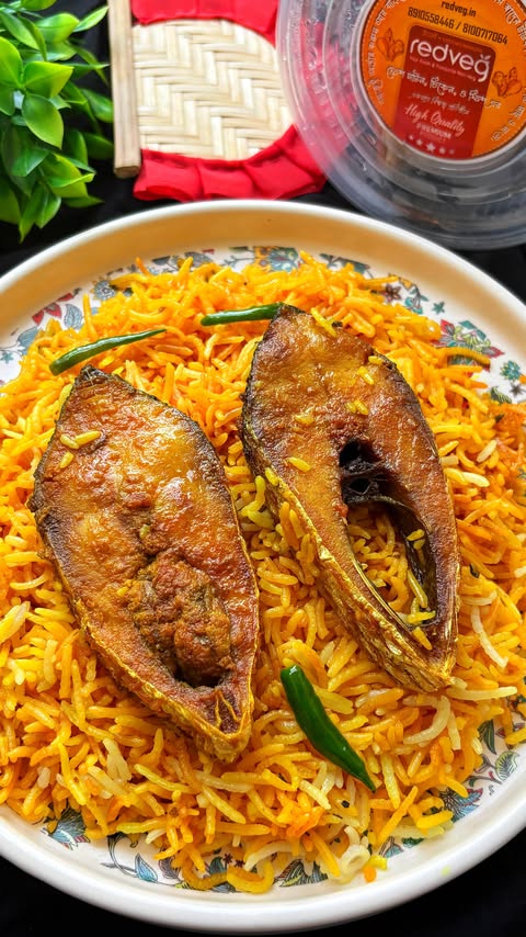Instagram post by an influencer for RedVeg. Caption reads: [...] Ilish at your doorstep 🐟 Ami RedVeg theke....
