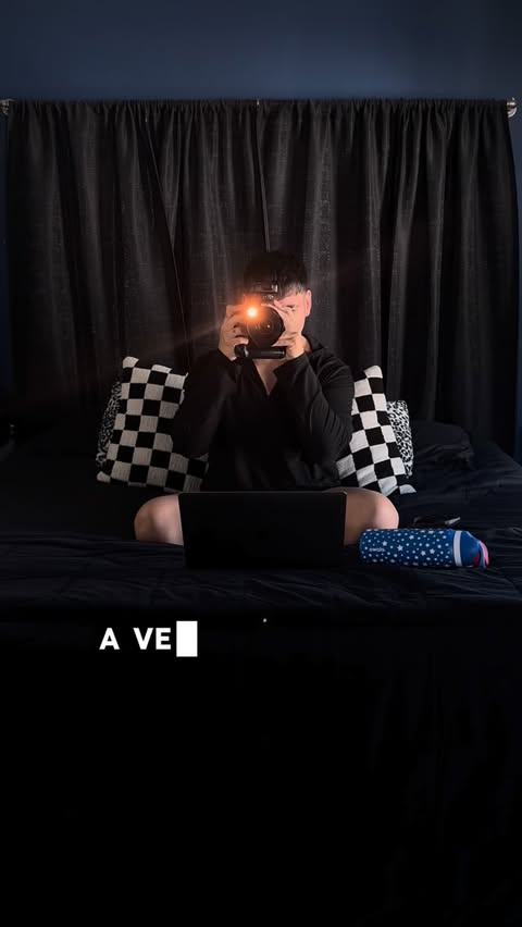 Instagram post by @itsmeoswaldo for Zinus. Caption reads: Me encanta este ritmo de vida, pero solo cuando....