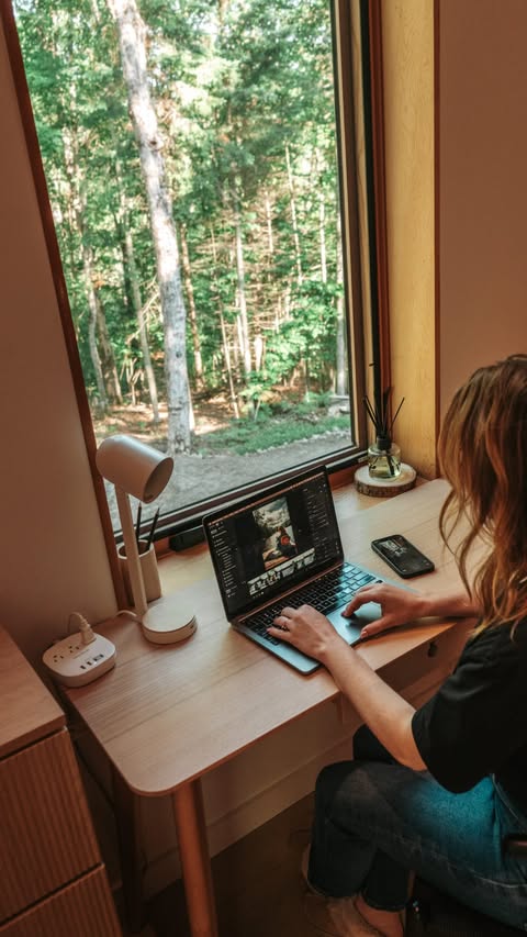 Instagram post by @msurlaroute for TELUS. Caption reads: [...] on too. That’s why I’m excited to see TELUS....