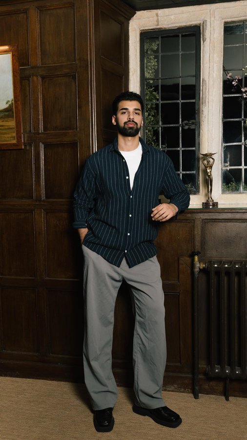 Instagram post by @shakeel.murtaza for currentbody. Caption reads: [...] The Rich One Shampoo 
@currentbody LED....