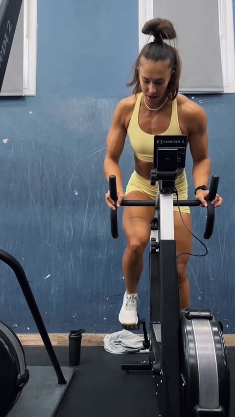 Instagram post by @vitesson for Esn. Caption reads: What coach says 🫡

Sipping those carbs and....