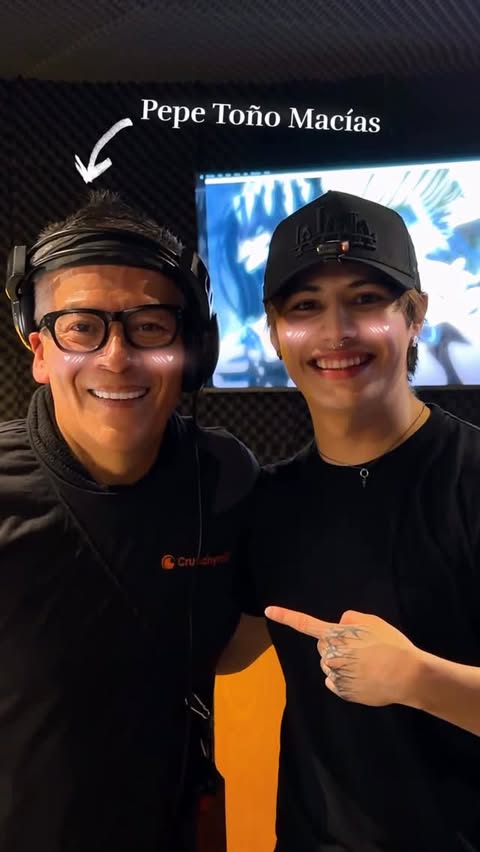 Instagram post by @oscxr.amxury for Crunchyroll. Caption reads: [...] tu anime favorito?…. Gracias a....