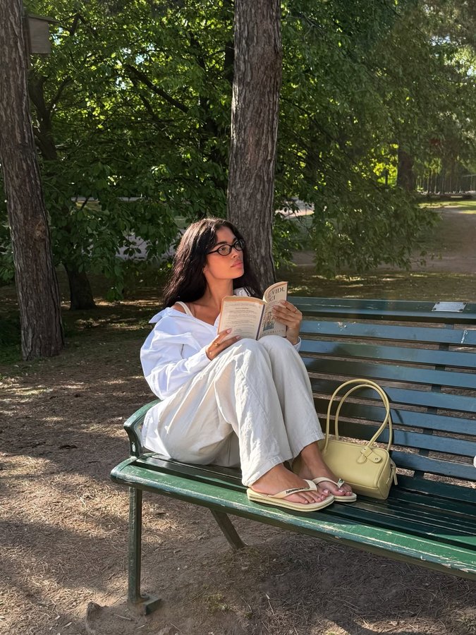 Instagram post by @aishapotter for Havaianas US. Caption reads: city strolls in my @havaianas.us #breaktherush.