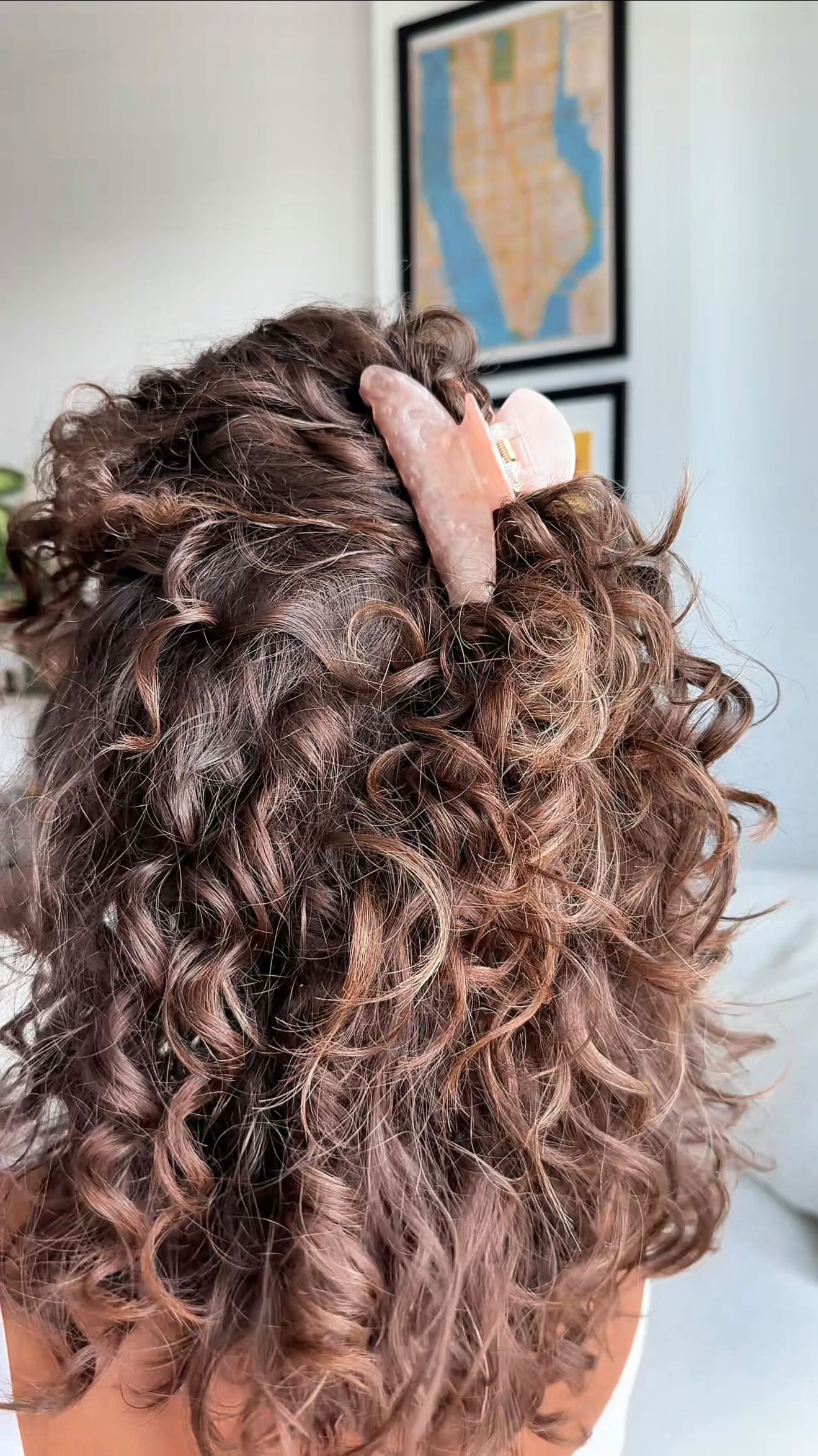 Instagram post by @tondreannaesquilin for MONDAY Haircare. Caption reads: [...] you 🎀 #mondaypartner

@mondayhaircare just....