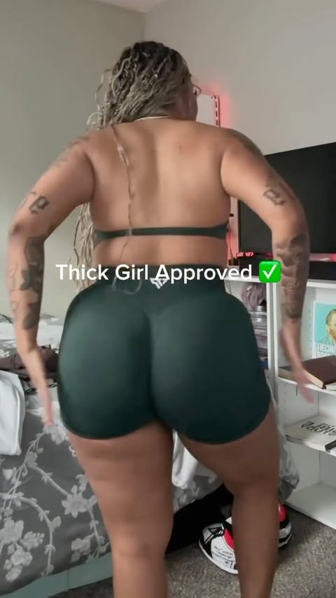 Instagram post by @queenkaymonet for KeepThatPump. Caption reads: [...] below Which set won? 👀👇

@keepthatpump....