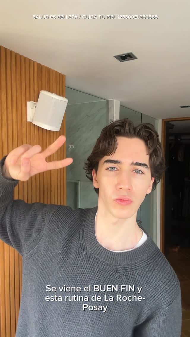Instagram post by @axelmadrazo for La Roche-Posay. Caption reads: @larocheposay ❤️

#BuenFin #BuenFin2025....