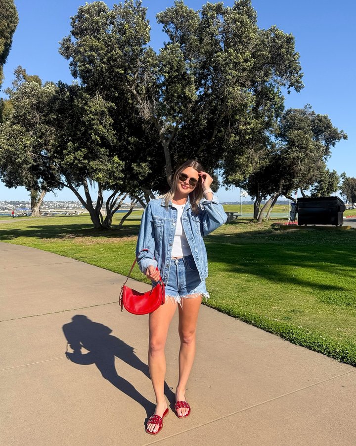 Instagram post by @moniquinton for ShoeDazzle. Caption reads: [...] else when you become a VIP! @shoedazzle....