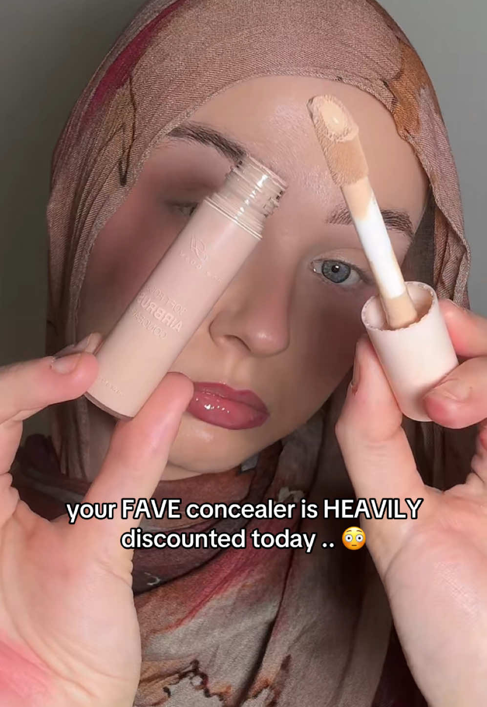 TikTok post by @aaliyaahx99 for HNB Cosmetics. Caption reads: [...] £5 today!!! 😳😩 using the HNB Cosmetics....
