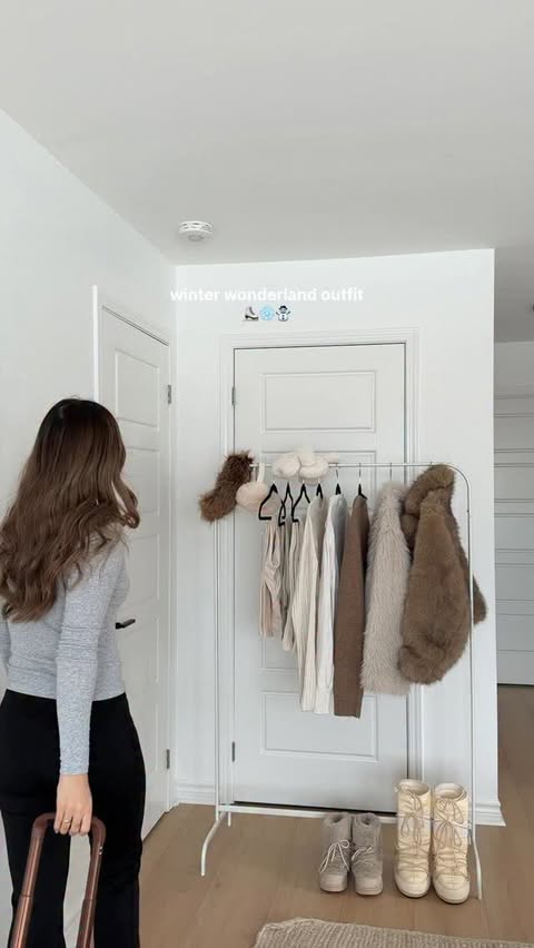 Instagram post by @emilyrogs for Poshmark. Caption reads: [...] and find your fave trendy brands with....