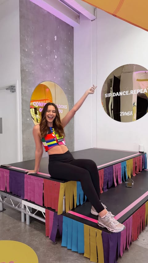 Instagram post by @laurieelle for Zumba. Caption reads: [...] of dancing and somehow I’d never tried a....
