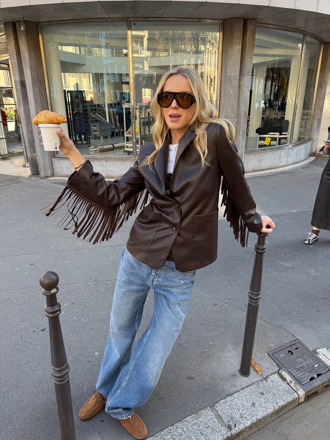 Instagram post by @josefienweyns for ViCOLO. Caption reads: [...] 🌛💕 loving and wearing looks from ....