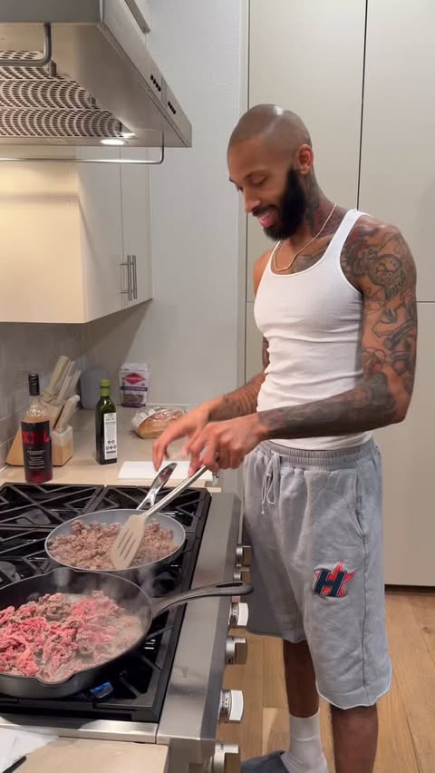 Instagram post by @derwynnwho for Levoit. Caption reads: [...] my place ready for family with the Levoit....