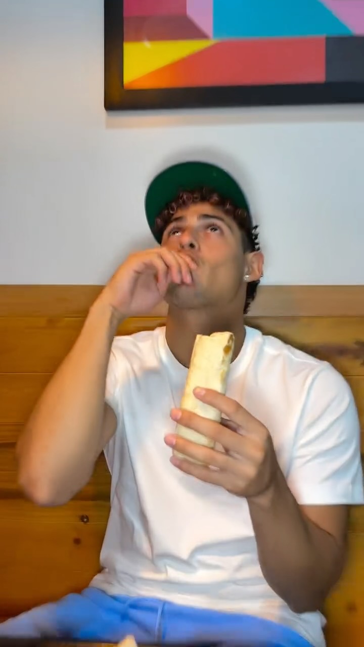 Instagram post by @dimasodaa for Taco Bell. Caption reads: Por $1.59, tu combo de @tacobellpa puede estar....
