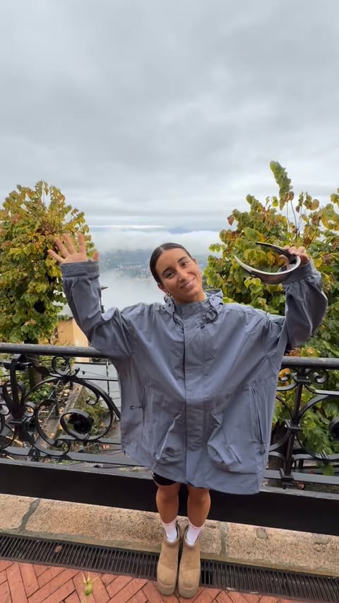 Instagram post by @marymccarths for Oakley. Caption reads: Ad the coolest glasses on the market 🫷🏻

I’ve....