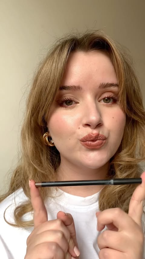 Instagram post by @sercinkaradagg for M·A·C Cosmetics. Caption reads: en sevdiğim @maccosmeticsturkiye costa riche....