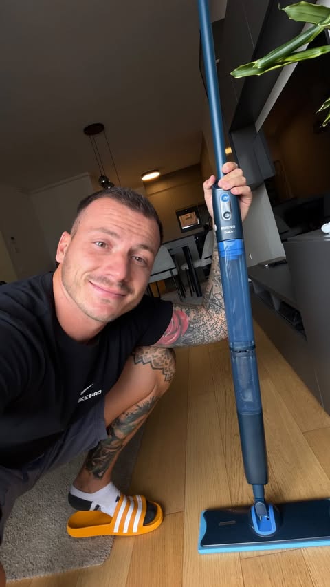 Instagram post by @patrick.kovjanic for Philips. Caption reads: [...] pranja podova. Bez kante. Bez muke. 💙....