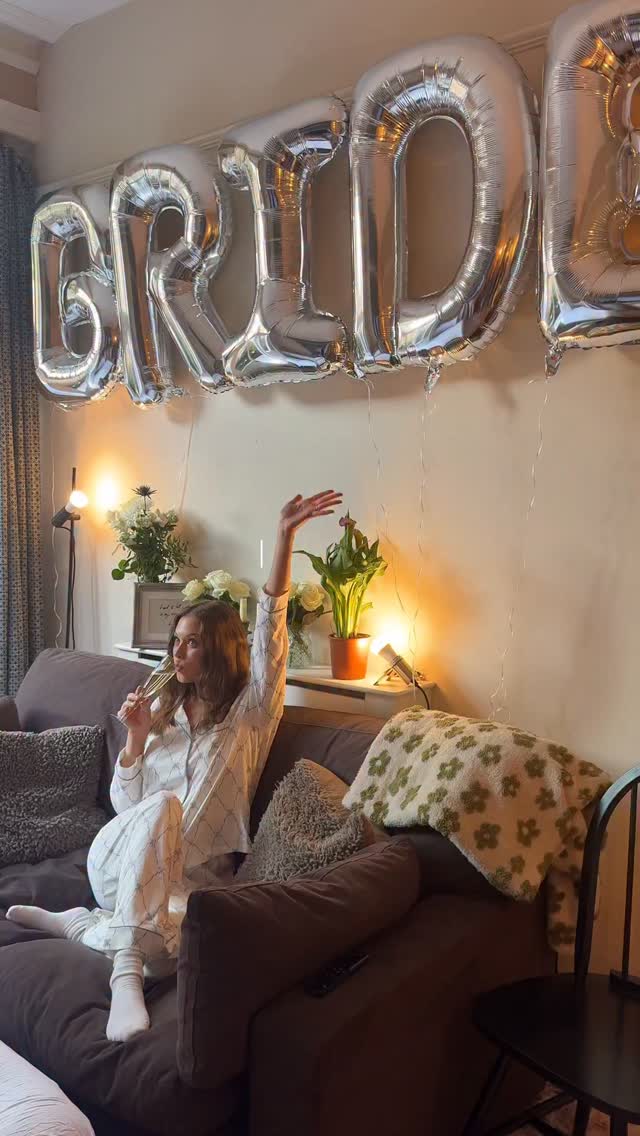 Instagram post by @hannaheyerman for MOTH Drinks. Caption reads: [...] and feeling a bit recovered lol @mothdrinks....