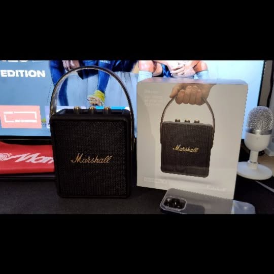 Instagram post by @joaop.mar for Marshall Headphones. Caption reads: O melhor da alta fidelidade sonora, disponível na....