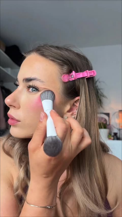 Instagram post by @nataliehefnerova for Morphe. Caption reads: @morphebrushes tvarenky a bronzery yaaay! 💕 [...].