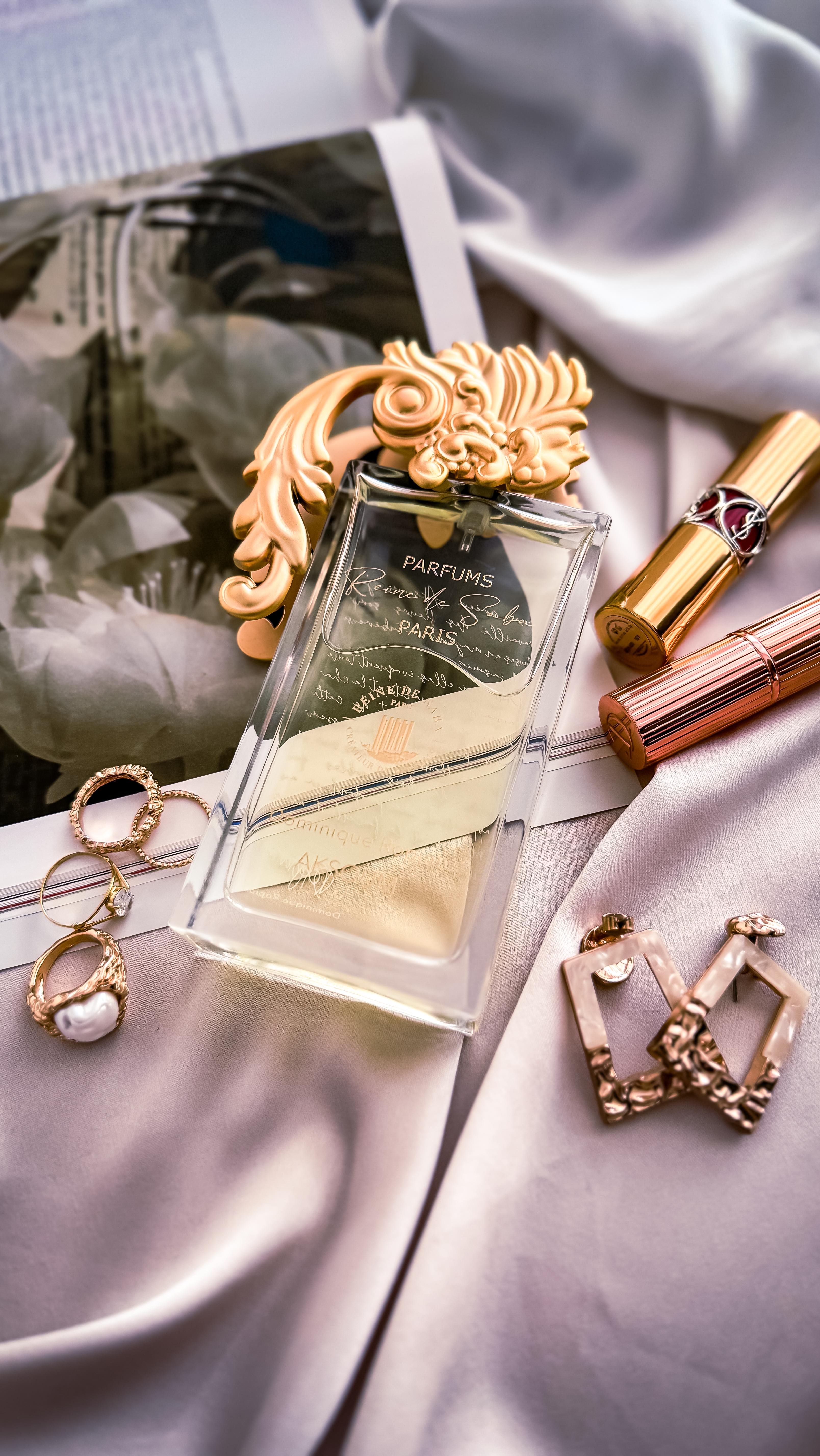 Instagram post by @angelina.patchouli for Carner Barcelona. Caption reads: parfüm anzeige • Gentleman Parfüm 😏💋 #Parfum....