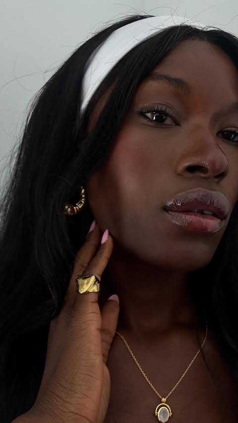 Instagram post by @memu.conteh for DIBS Beauty. Caption reads: quick 10 minutes using my go tos💘

my @diorbeauty....