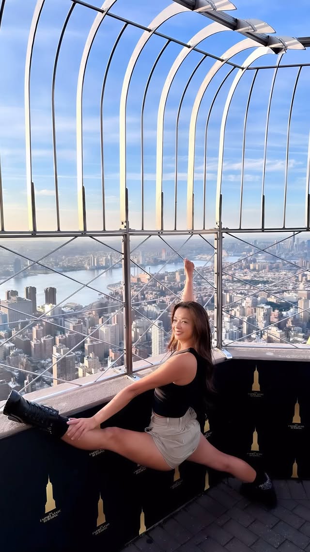Instagram post by @meliniseri for TELETIES. Caption reads: Sunrise at the top of the @empirestatebldg is a....