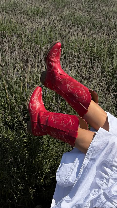 Instagram post by @nokkyungg.kit for JustFab. Caption reads: [...] 🌷🌸🌼🪻💐💖✨☀️ set @hellomolly boots....