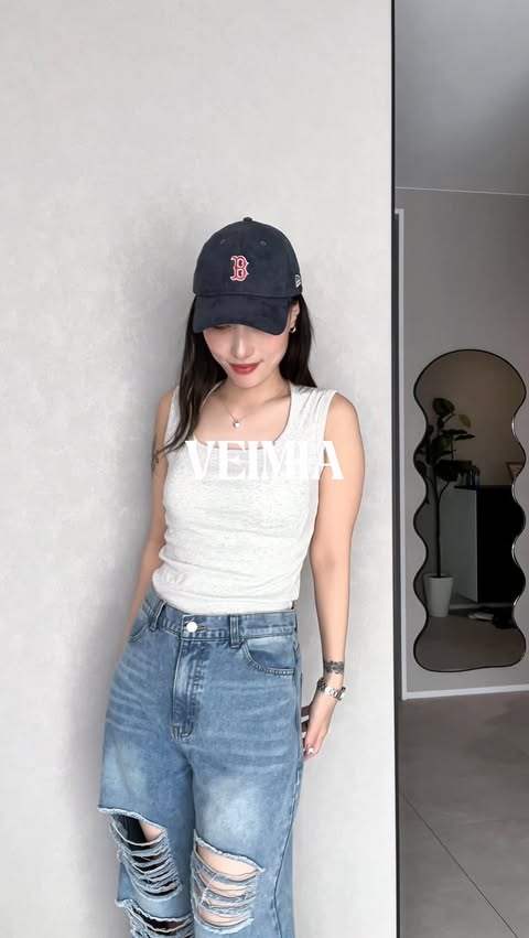 Instagram post by @kei.2727 for Veimia. Caption reads: @veimia_japan VEIMIA タンクトップ（商品番号：1009807072） [...].