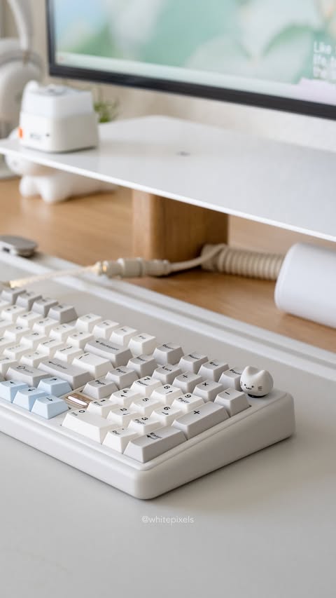 Instagram post by @whitepixels for Yunzii. Caption reads: [...] with a numpad 🐈 the B98 Pro by....