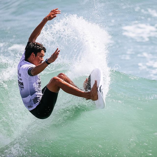 Instagram post by @jackson_bunch_21 for SMITH Optics. Caption reads: [...] me achieve my dreams @quiksilver....