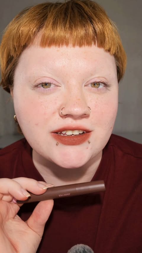 Instagram post by @leealtringer for JOOCYEE. Caption reads: trying out two 90s brown lipsticks from....
