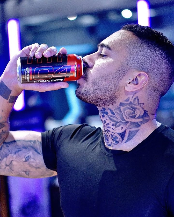 Instagram post by @iamdeere for Cellucor. Caption reads: Can always use some help 💪🏼 

#TeamC4....