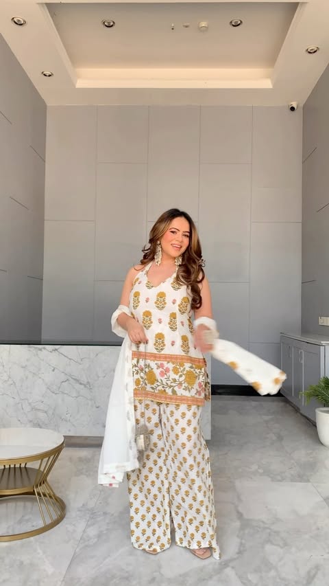 Instagram post by @thefashionchauvinst for Amazon Fashion. Caption reads: [...] “Link” to get the product link.....