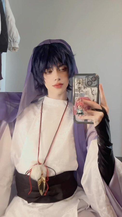 Instagram post by @couwcat for CosFun. Caption reads: ty @cosfun_official for sending me this cosplay!....