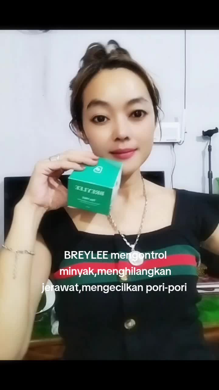 TikTok post by @may_gie02 for Breylee Indonesia. Caption reads: mengontrol Minyak dan mengecilkan pori-pori....
