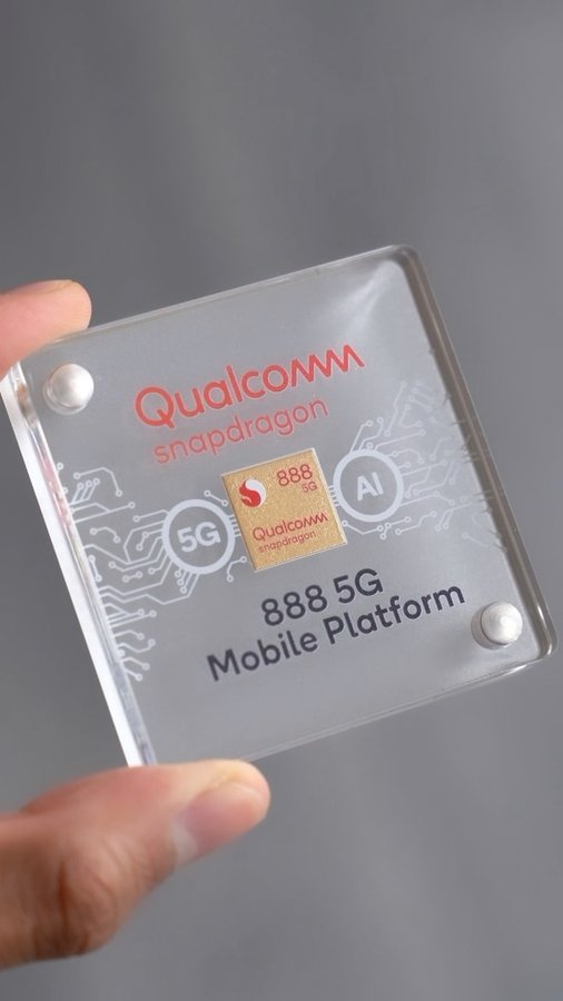 Instagram post by @supersaf for Qualcomm. Caption reads: .@Qualcomm Snapdragon 888 5G

-5nm Process
-Kyro....