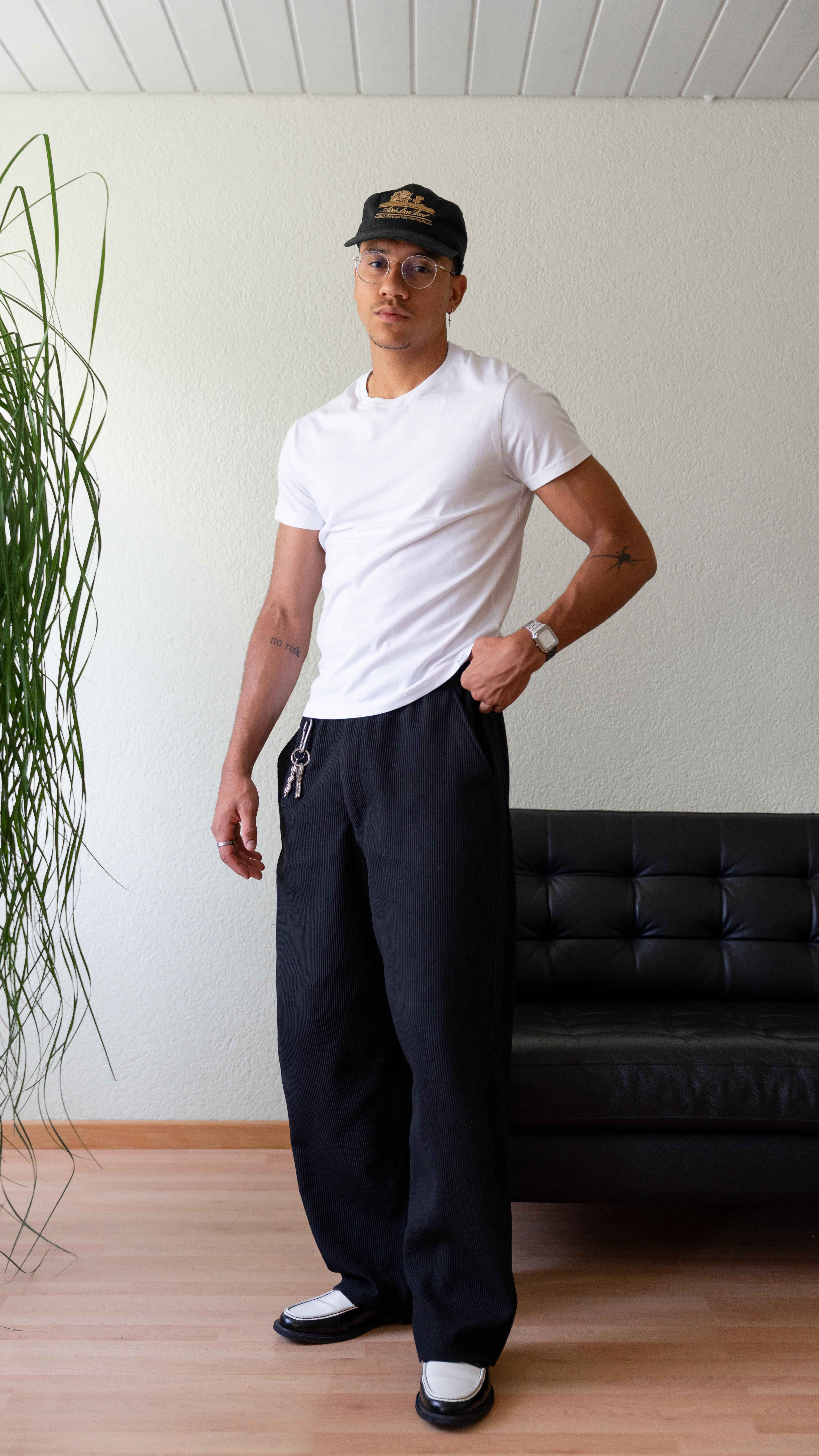 Instagram post by @blvck.sam for SANVT. Caption reads: [...] it’s usually the length.

With @sanvt, that....