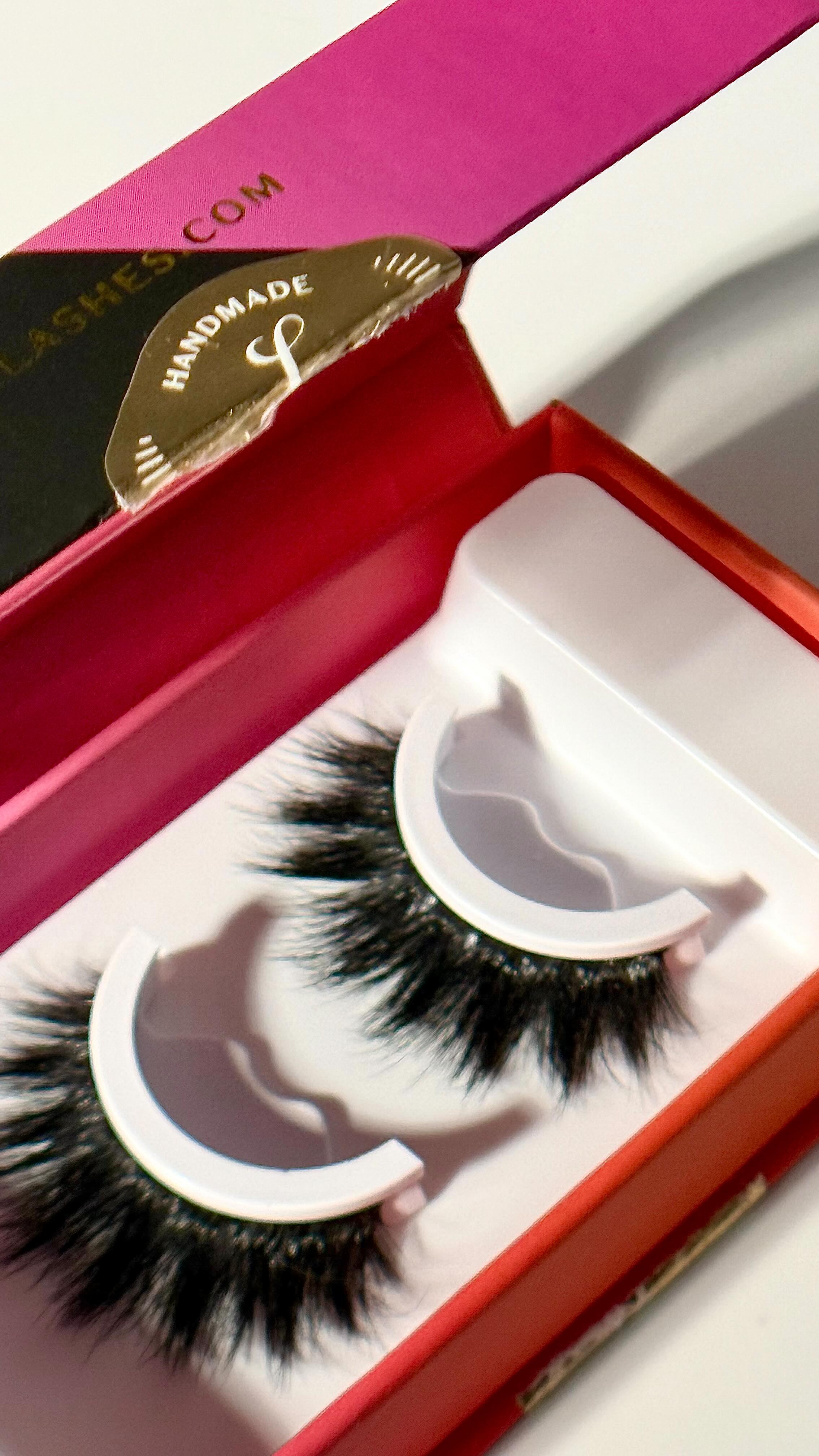 Instagram post by @beautybubble0326 for Lilly Lashes. Caption reads: NO GLUE NEEDED - Mykonos Self-Adhesive
.
Bold....