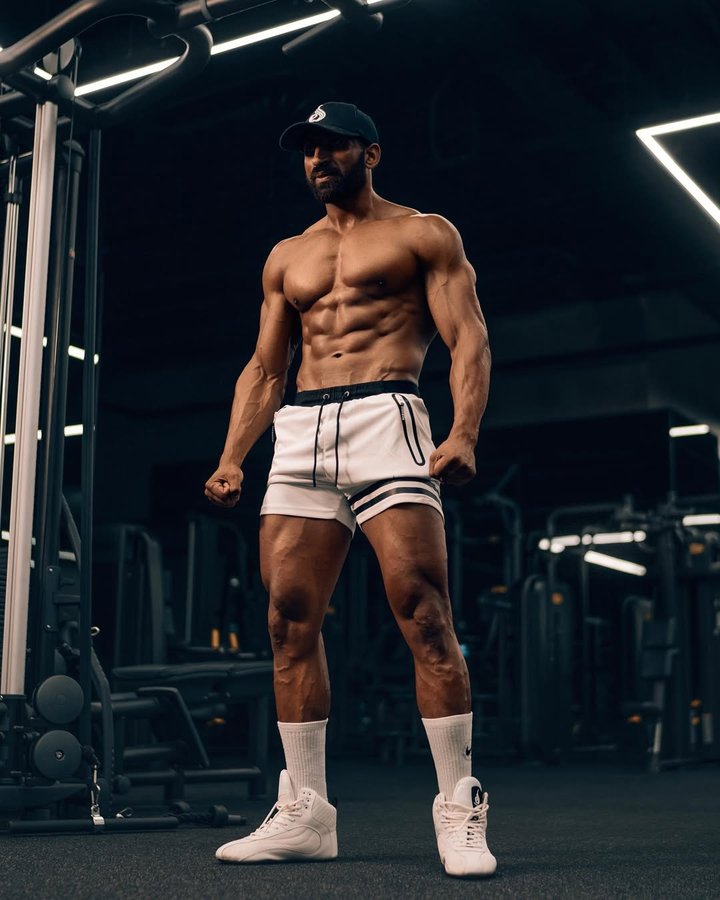 Instagram post by @karim_h_ebied for Ryderwear. Caption reads: [...] new activewear. WIN a $500 @ryderwear Gift....