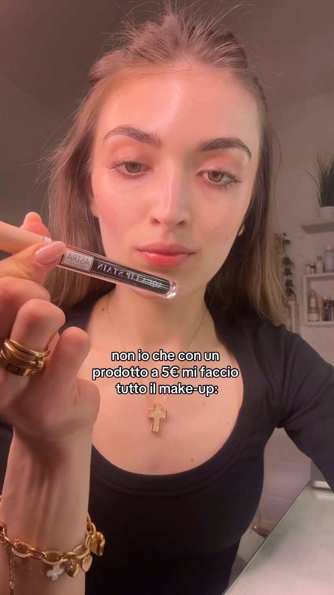 Instagram post by @irene.foramiglio for Astra Make-Up. Caption reads: io lo amo..