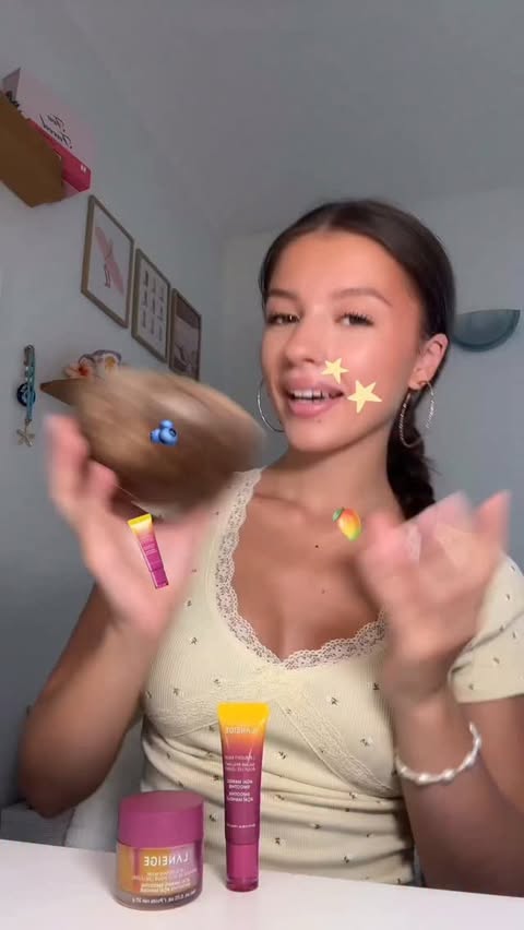 Instagram post by @juliacrippaa_ for Laneige. Caption reads: mango yogurt bowl🥭✨🥛💕 @laneige_eu #giftedby....