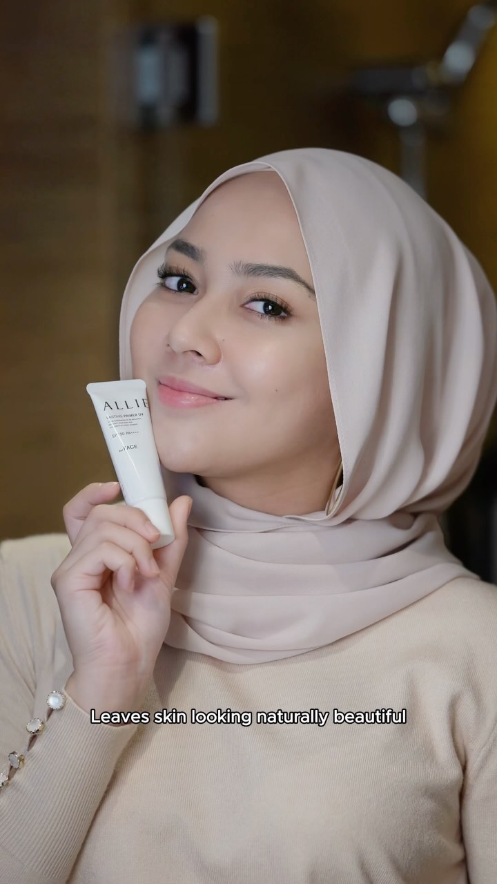 Instagram post by @lina.azaian for ALLIE. Caption reads: Beach days mean sun, fun, and the perfect photo....