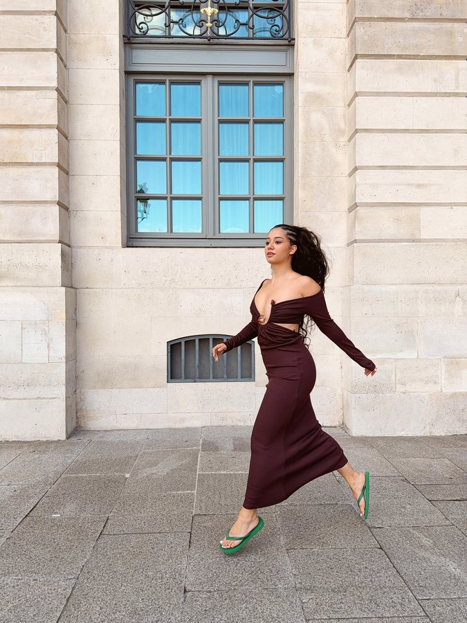 Instagram post by @lenamahfouf for Havaianas. Caption reads: [...] retire les talons, et avec @havaianaseurope....