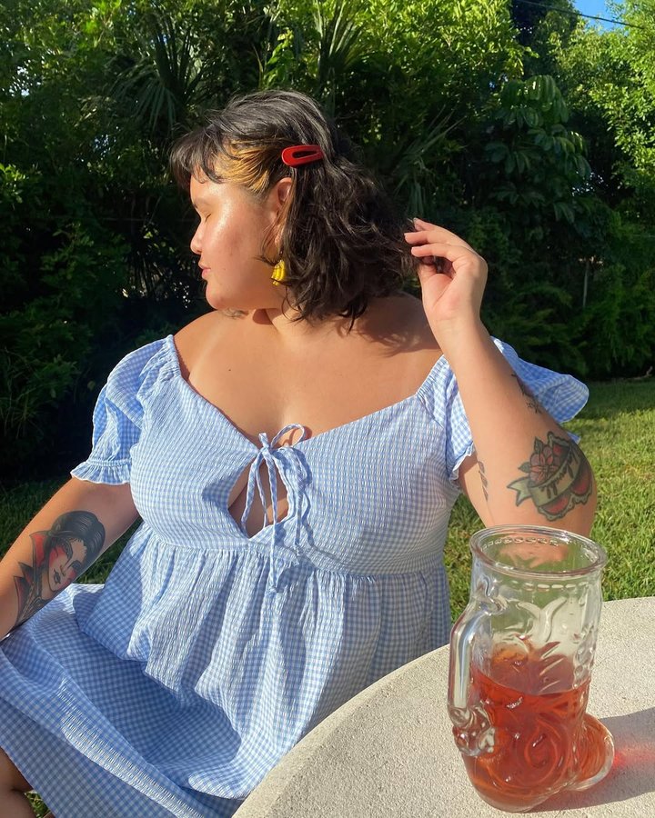 Instagram post by @alesthetic for Lisa Says Gah. Caption reads: Baby you summertime fine 🥵☀️😩.