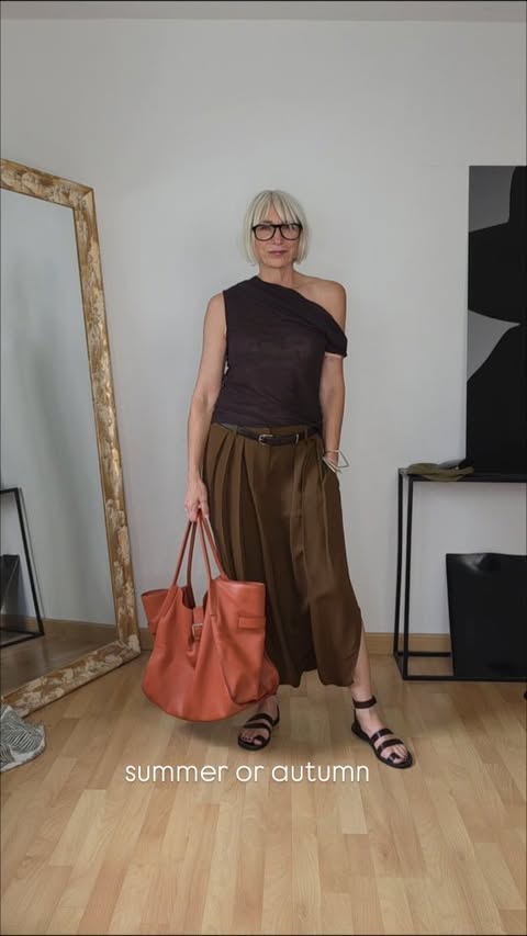Instagram post by @co_ri_nn for Massimo Dutti. Caption reads: [...] der Schweiß aus. Whole outfit @massimodutti....