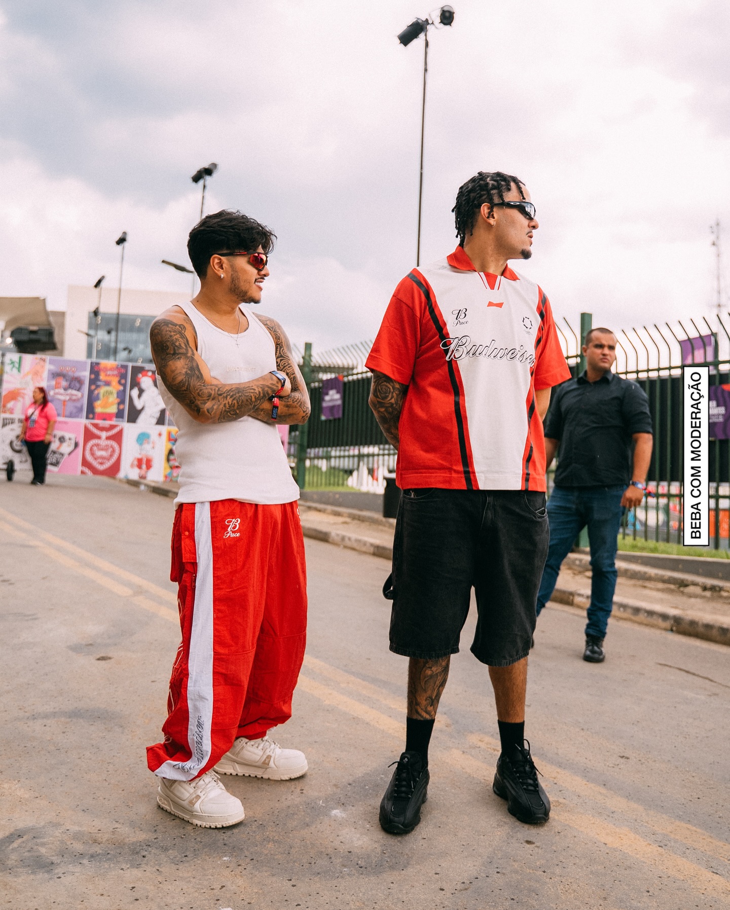 Instagram post by @mitico for Budweiser. Caption reads: Aquele tal camarim com as exigências mais....