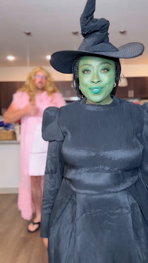 Instagram post by @rozysmagicalworld for Spirit Halloween. Caption reads: Pink goes good with green 💖💚😂

#halloween....